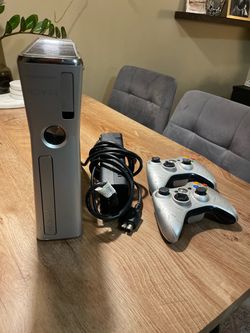 Xbox 360 + 2 remotes