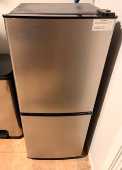 4.2 Cu. Ft. Compact Mini Fridge with Freezer – Silver – Great Condition