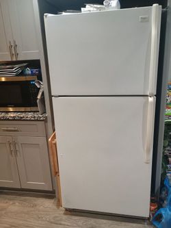 Good ReFridge for the low.pickup by Saturday evening.