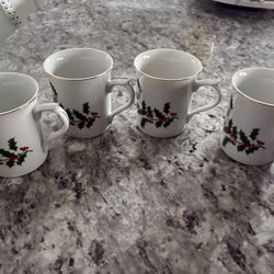 Vintage Macy’s Holly the trimmings Christmas Mugs set of 4 ,creamer and sugar bowl set   