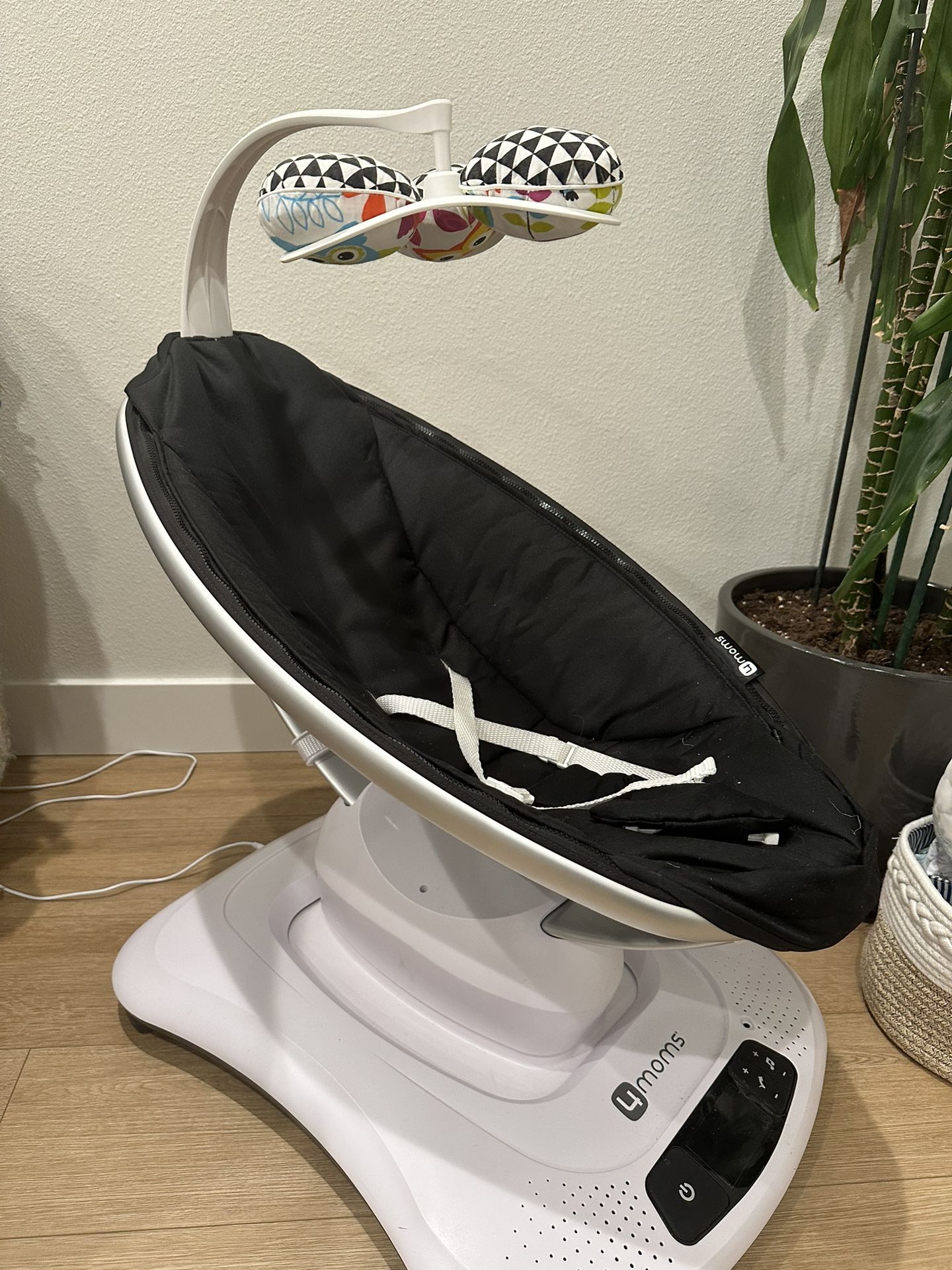 4moms MamaRoo swing