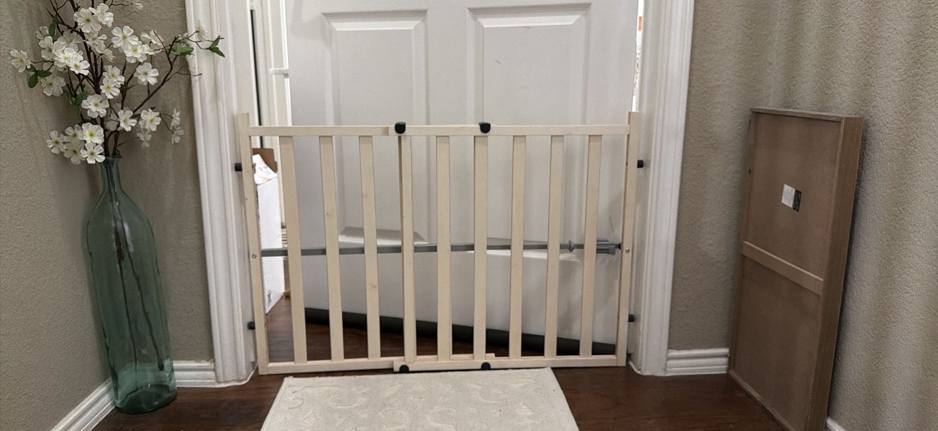 Regalo Metal and Wood Adjustable Gate - Beige