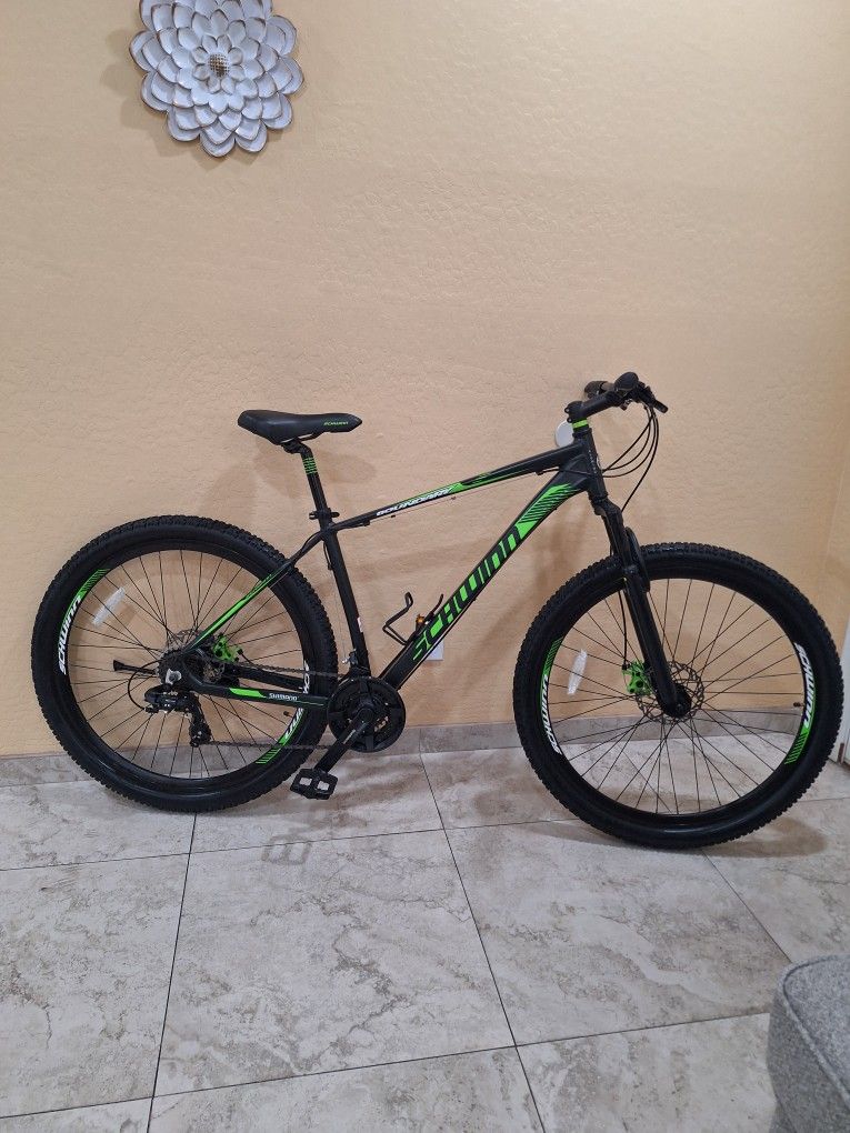 SCHWINN 29 ER 8 X 3 SPEED DISK BRAKE LIKE NEW ( CHECK MY OTHER BIKES)