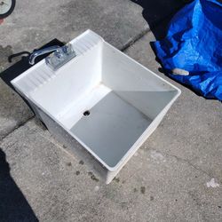 Selling A Utility Laundry Or Outdoor Sink For Mounting .Great Condition 