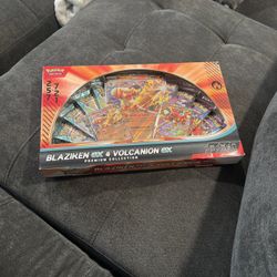Blaziken Ex & Volcanion Ex Premium Collection