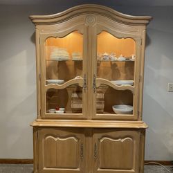 Ethan Allen French Provincial Hutch 
