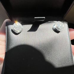 14Kt Natural Diamond Earrings