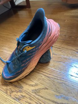 Hoka Speedgoat 5 Size 8.5