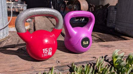kettlebells 15lb & 5lb kettlebell