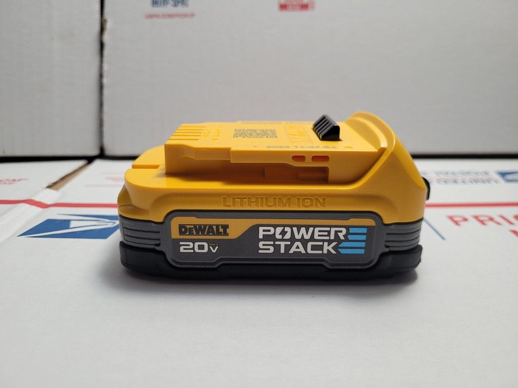 New 20V Dewalt Powerstack 1.7AH Battery DCBP034