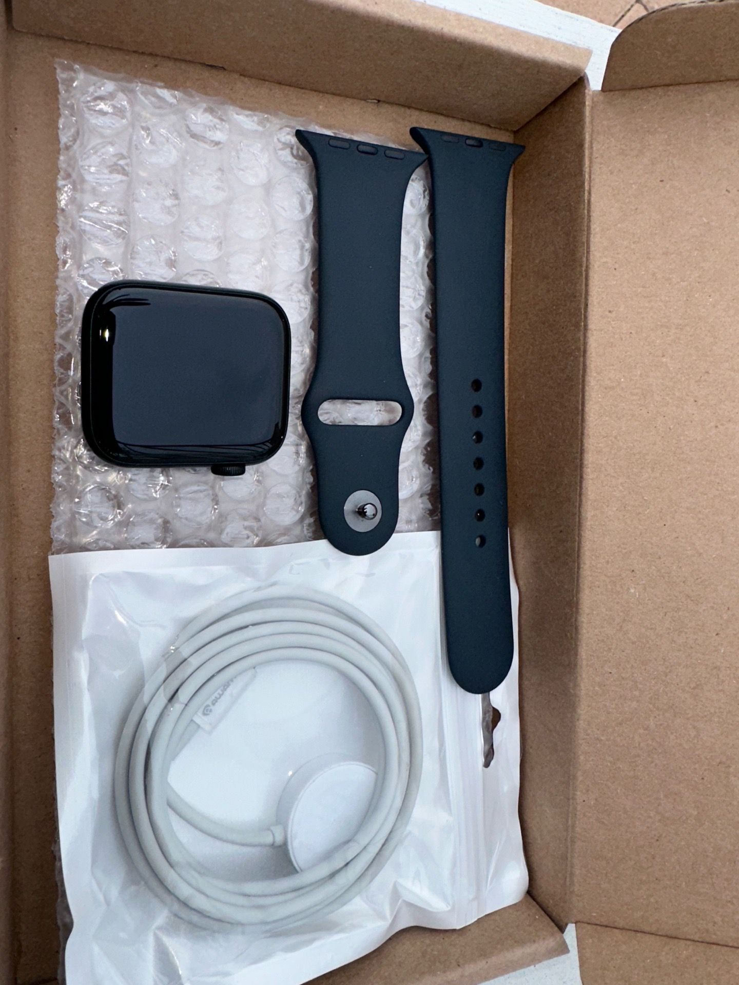 Apple Watch SE (2nd gen) (GPS + Cellular, 44mm) Midnight Band & Case