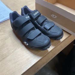 Women’s Giro R Cycling Shows Size 9 