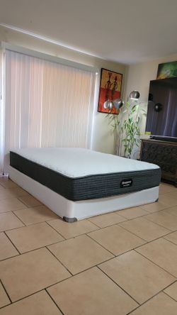 VERY NICE QUEEN SIZE BEAUTYREST MATTRESS AND BOXSPRING FOR SALE! IN GREAT CONDITION, FREE DELIVERY