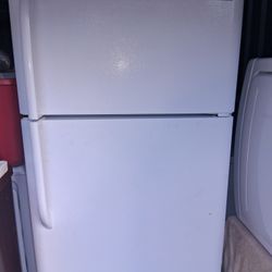 Frigidaire Refrigerator ** Free Local Delivery 