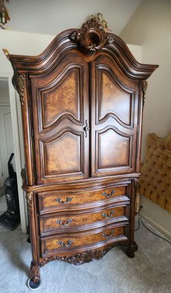 Beautiful chest ~ solid wood