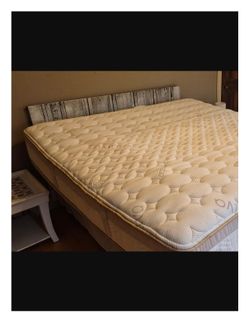 Memory Foam Hybrid Mattress, King, Like New, Perfect Condition