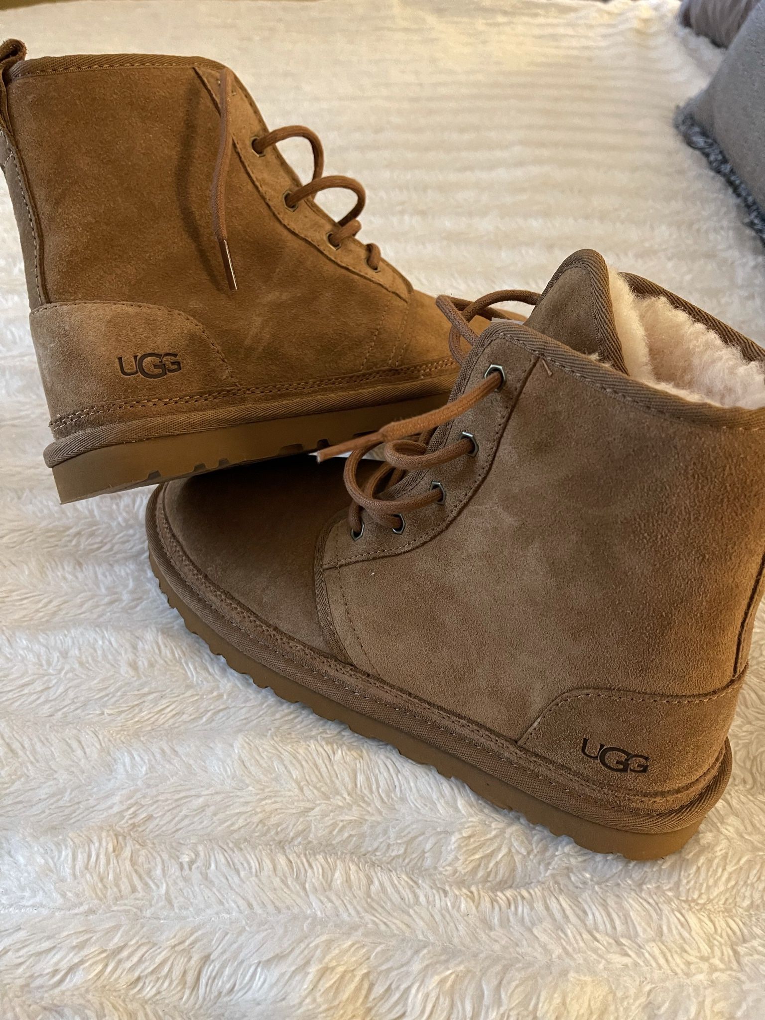 New Men’s ugg boots size 7, also fits woman’s size 8.5, no box