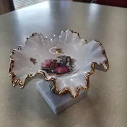 BEAUTIFUL Vintage  Porcelain  TRINKET  Hand Painted  Romantic  Scene,WITH  SCALLOPED  NO TOP FROM JAPAN 