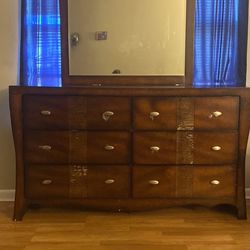 Dresser With Mirror 