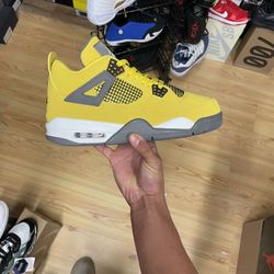 Jordan 4 Lightning