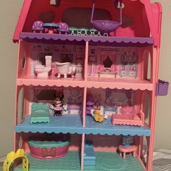Minnie mouse doll house
