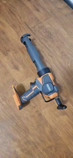 RIDGID 18V Cordless 10 oz. Caulk Gun and Adhesive Gun