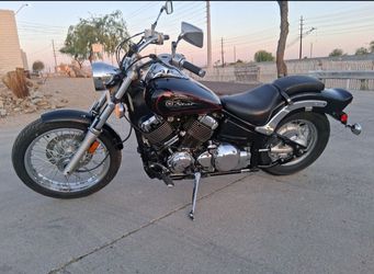 2011 Yamaha V-Star 650 ( GREAT BEGINNERS BIKE!)