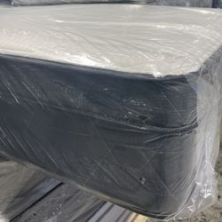 Queen Pillowtop Mattress Set