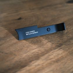 Leica Q2 Thumb Grip OEM