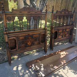 2 Twin Size Antique Beds 