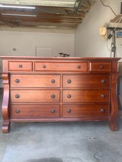 Dresser Kathy Ireland