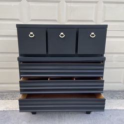 🥂Gorgeous Black MCM Chest 