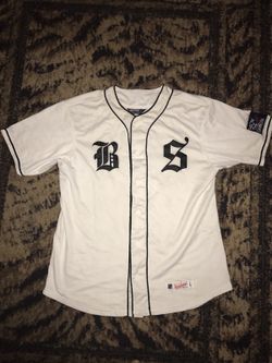 Undefeated baseball jersey size Large