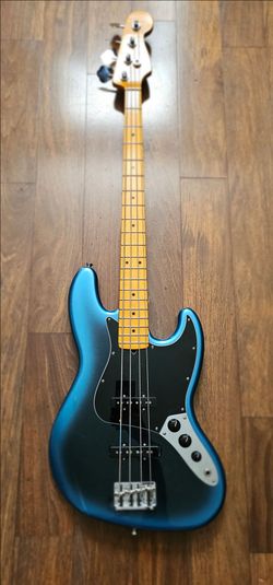 FENDER AMERICAN PROFESSIONAL II JAZZ BASS IN DARK NIGHT FINISH