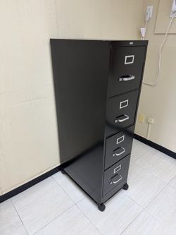 Filing cabinet on rollers