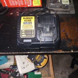 DEWALT 2O VOLT CHARGER NEW