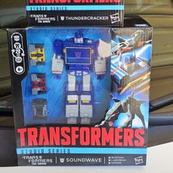 Soundwave And Thundercracker Studio Series