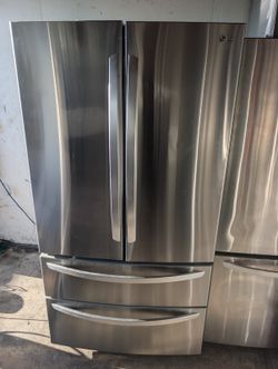 LG 4-Door French Door Refrigerator with Bottom Freezer & Internal Water Dispenser