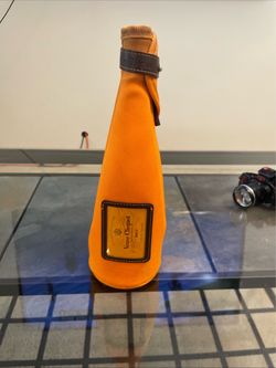 VEUVE CLICQUOT Insulated Ice Bottle Jacket for Champagne Brut 750 ml bottle--08