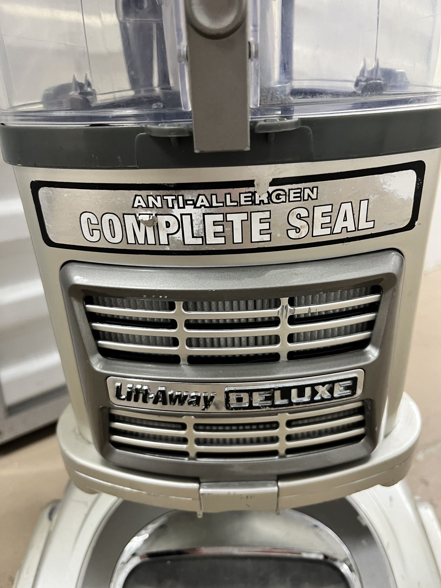 Shark Navigator Lift Away Deluxe Vacuum Cleaner 