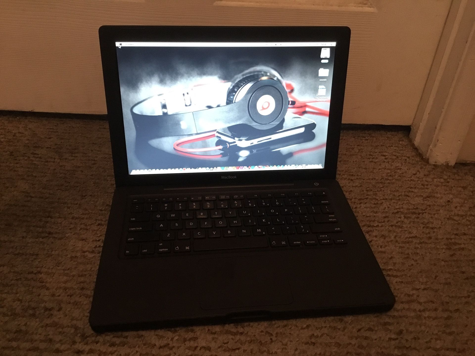 13”Macbook/Reason 5 Studio/FL Studio 10/GarageBand/Final Cut Pro X/Pro Tools 10 and more