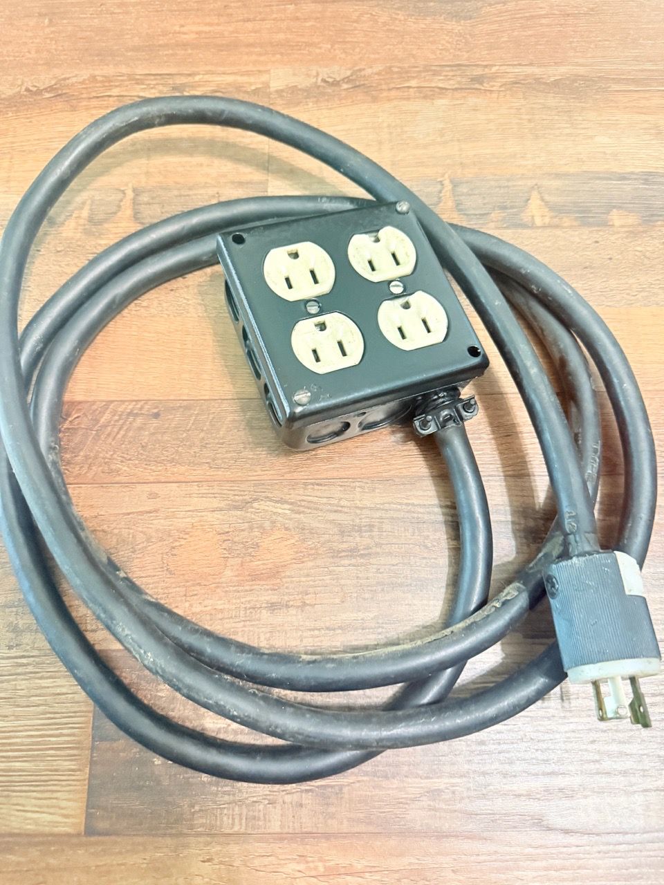 Gen Power Dist L5 3 prong generator Heavy Duty 4-Outlet Power Distribution Box for ...