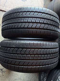Pair of 275 40 22 Yokohama Geolander tires