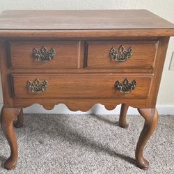 Thomasville Fisher Nightstand And Bench