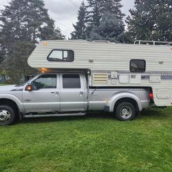 10 Foot 1992  Fleetwood Caribou  Truck Bed Camper