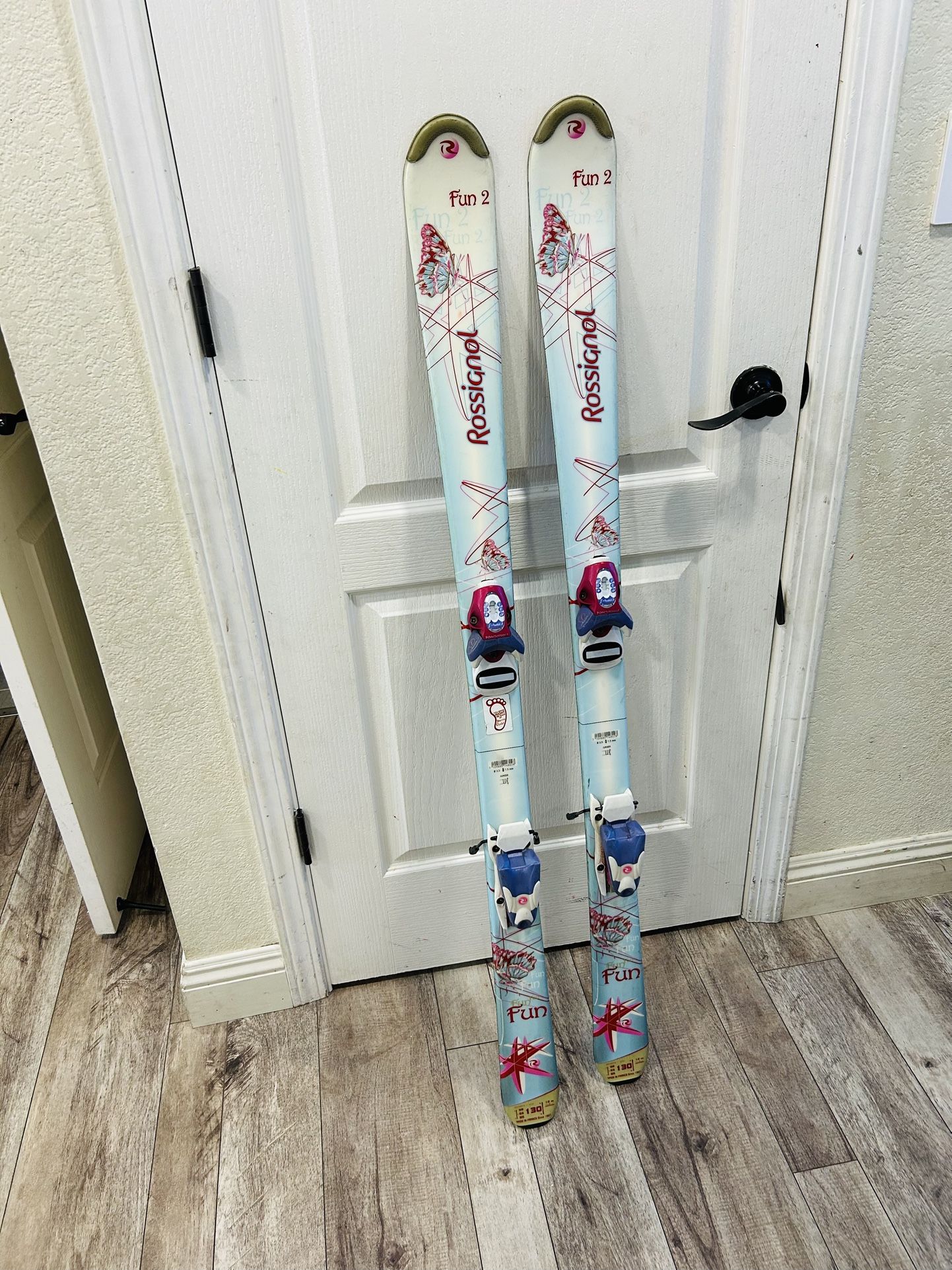 ROSSIGNOL SKIS WITH BINDINGS 130cm
