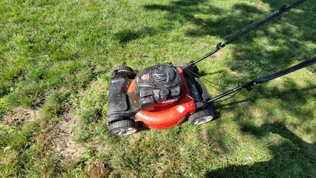 Yardworks self best sale propelled lawn mower