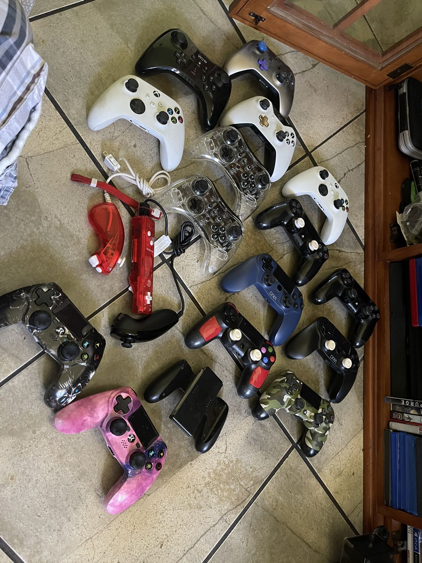 Selling PS4 Controllers Wii U And Xbox One Controllers And Wii Controllers Misc