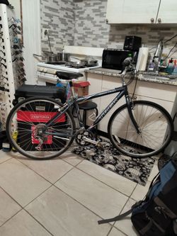 Trek Multitrack 7100 Hybrid Bike