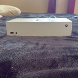 Xbox Series S With Controller (includes Rechargeable Battery)